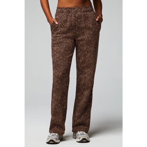 New Fabletics Cozy Fleece Wide Leg Sweatpant Cacao Spotted Animal size L - Picture 2 of 9